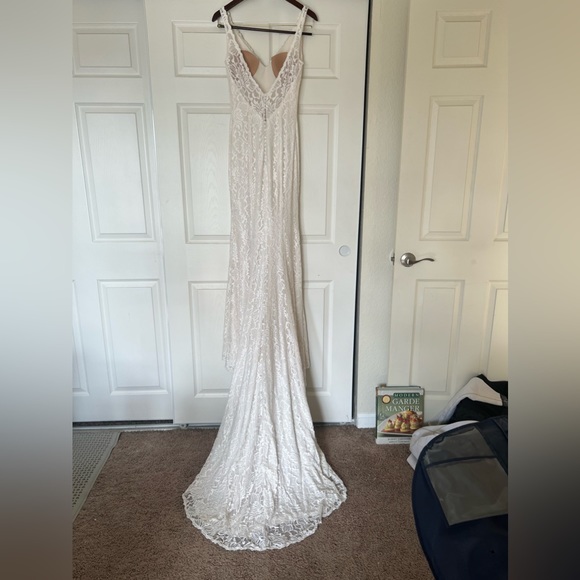 Rebecca Ingram Wedding dress, very light cream, size 4, purchased at Miosa Bride - Picture 2 of 5